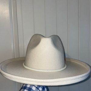 GIGI Pip / Cara Loren Hat & Band